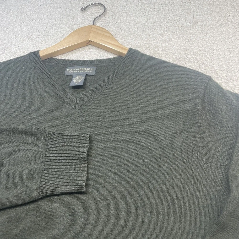 Banana Republic Sweater Mens‎ M Green Extra Fine Merino Wool V-Neck 0780